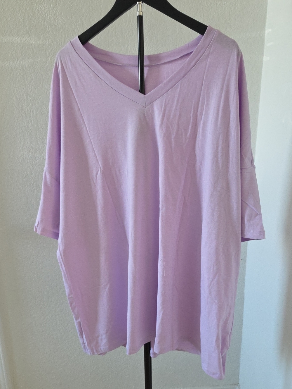 Relaxed V-Neck Tee in Lavender